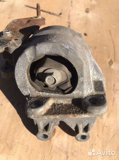 Кронштейн коробки Ford Explorer U502 DS344AA 2013