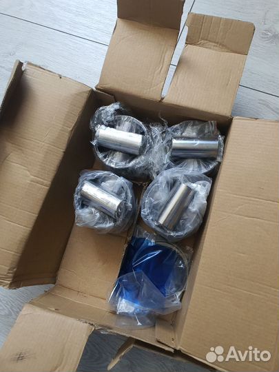 Комплект поршней с кольцами и пальцами