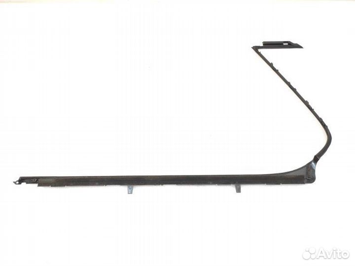 Молдинг стекла задний правый Land Rover Discovery