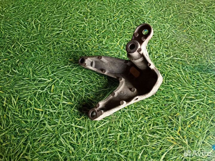 Кронштейн опоры Коробки передач Рено Логан 2 2014г