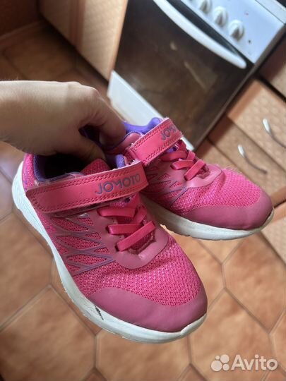 Кроссовки и туфли школьные