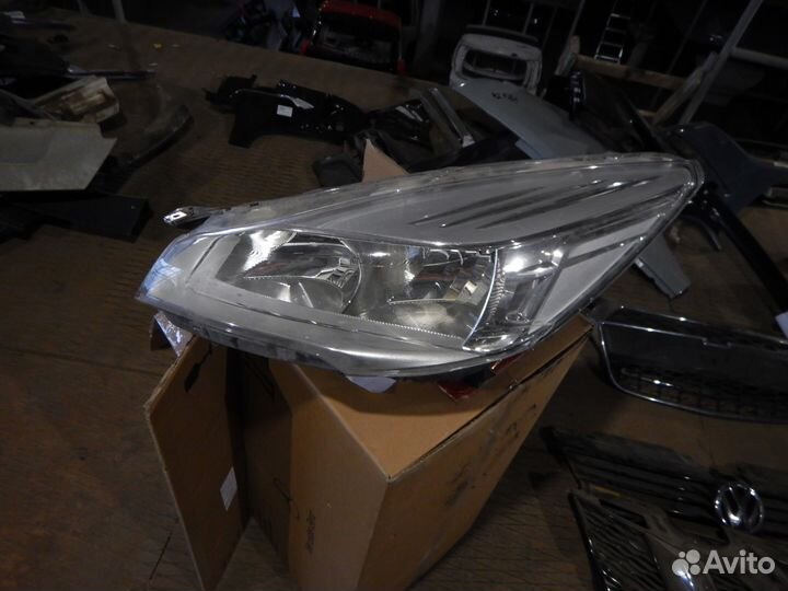 Фара левая Ford Kuga 2
