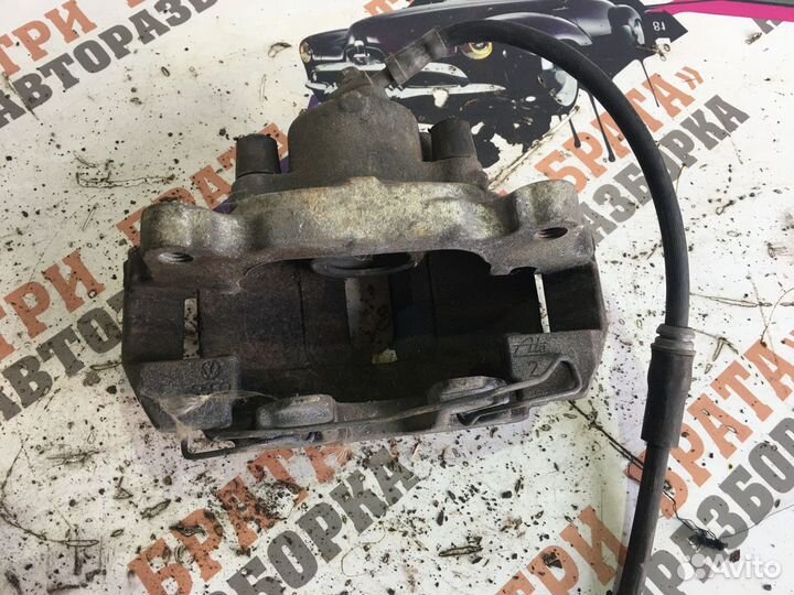 Фольксваген Гольф Суппорт передний Лев