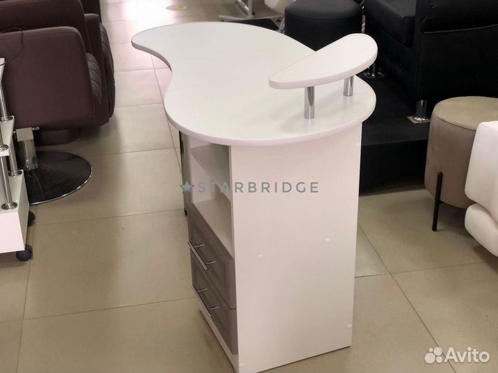 Стол маникюрный складной