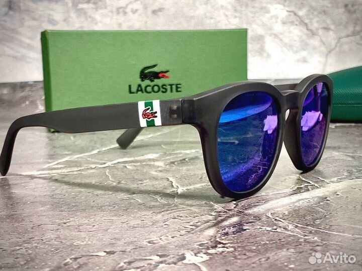 Очки Lacoste классические с комплектом