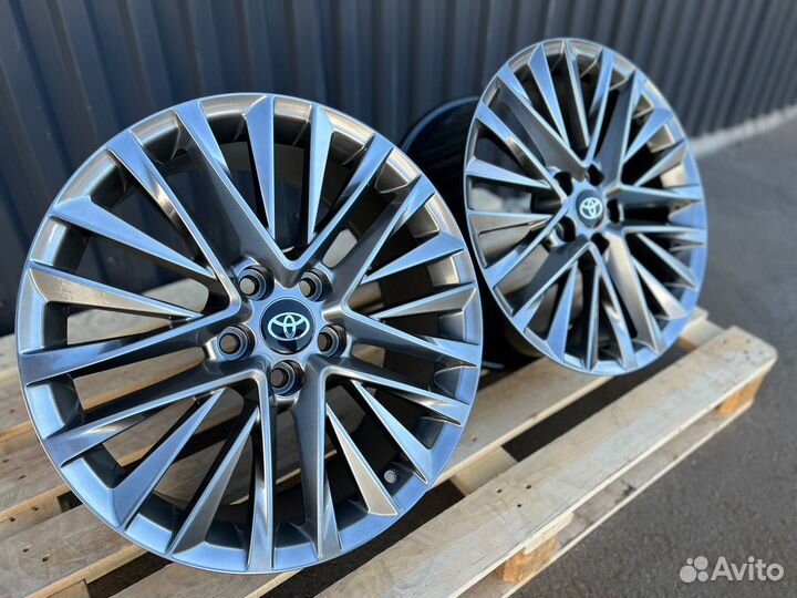 5Р Диски новые литые 18R 5*114.3 на Toyota Camry