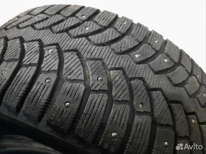 Bridgestone Blizzak Spike-01 215/45 R17 87T