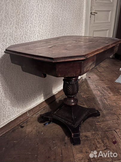 Антикварный столик