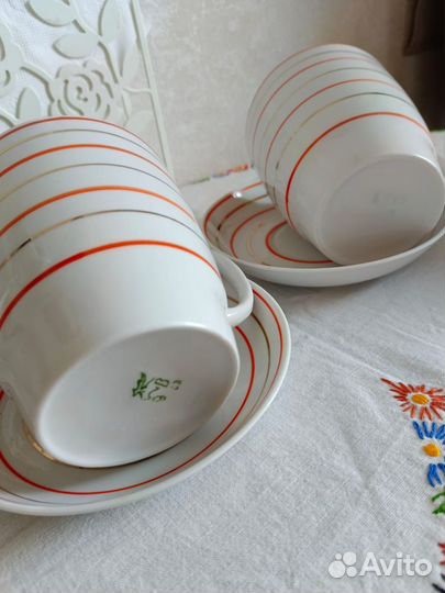 Бокал с блюдцем