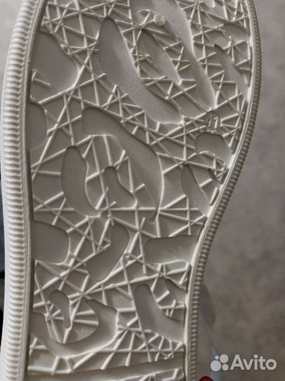 Кроссовки женские