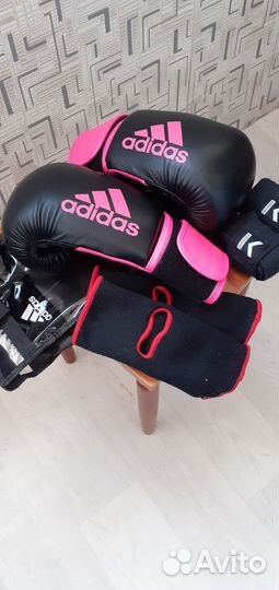 Боксерские перчатки женские 8 oz почти новые