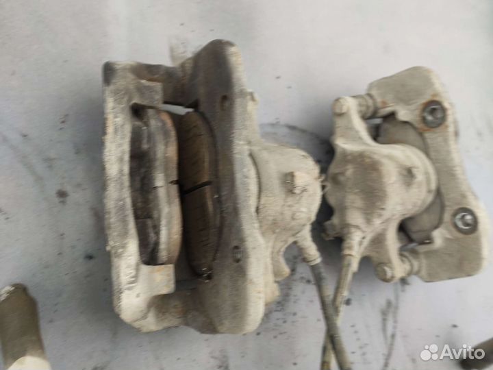 Тормозной суппорт передний Пежо 607