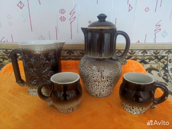 Керамический кувшин и молочник, и 2 кружечки