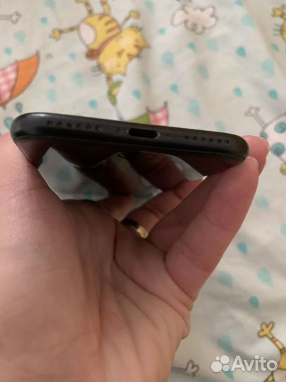 Телефон iPhone se 2020