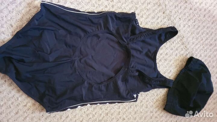 Купальник с шапочкой для плавания