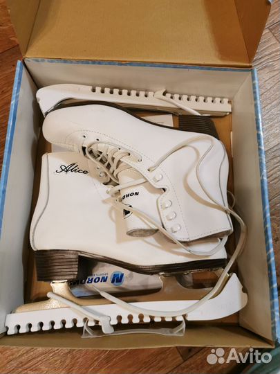 Коньки фигурные женские