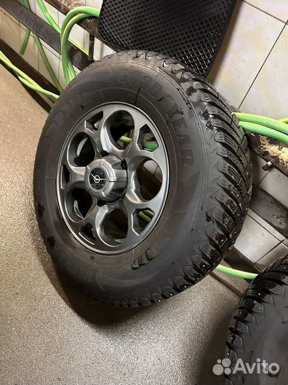 R16 Goodyear UltraGrip Ice+ 245/70, PCD 5x139.7 DIA 14