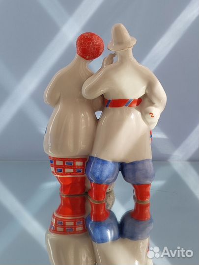 Статуэтка фарфор 