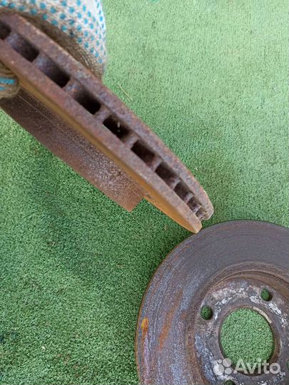 Тормозной диск передний Ford Focus 1 универсал 2.0