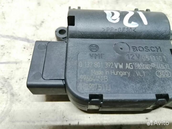 Моторчик заслонки печки VW Touran 2010