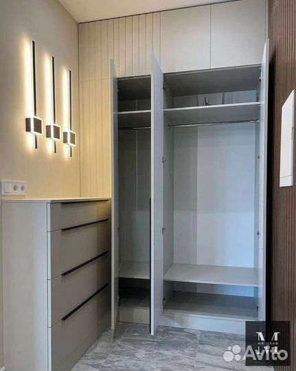 Шкаф встроенный распашной