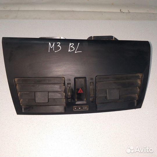 Центральный дефлектор Mazda 3 BL