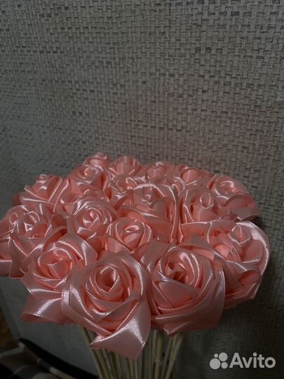 Розы из атласных лент