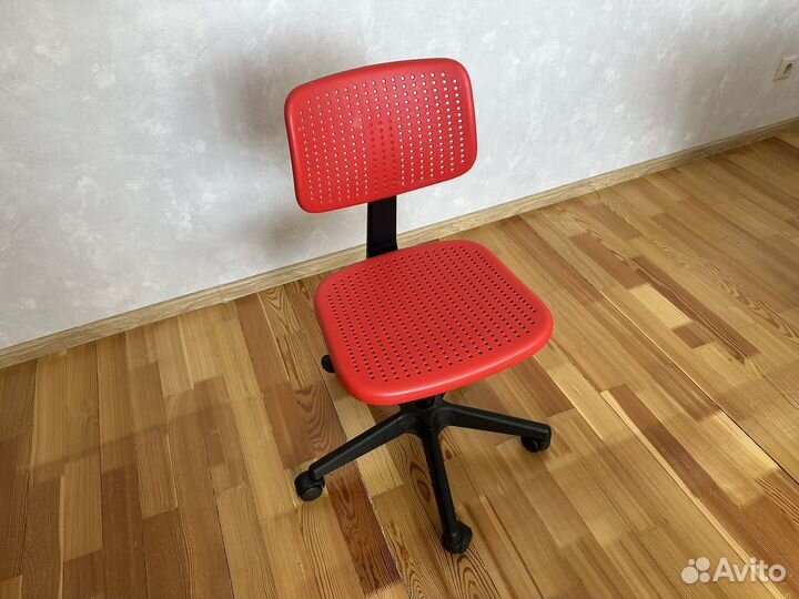 Кресло IKEA Alrik компьютерное