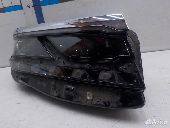 Фара правая Volkswagen Touareg