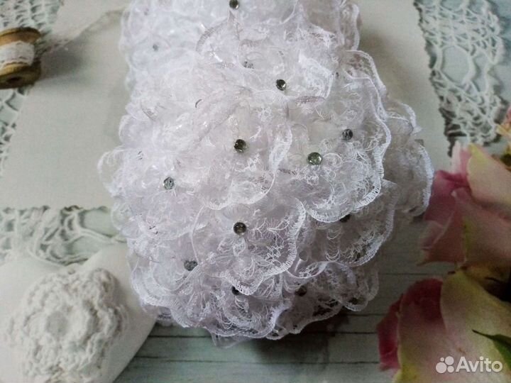 Белые пышные банты на 1 сентября