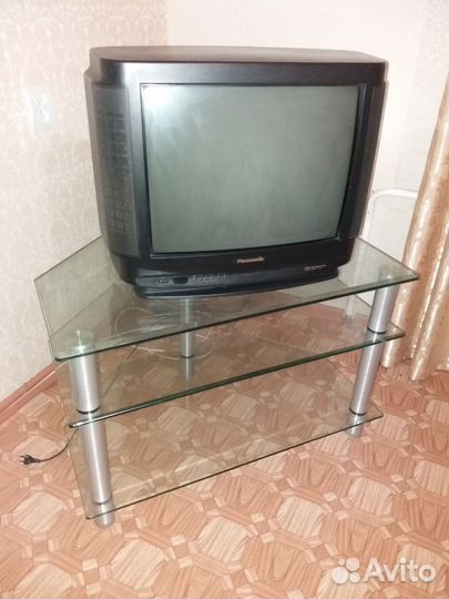 Стеклянная тумба под телевизор