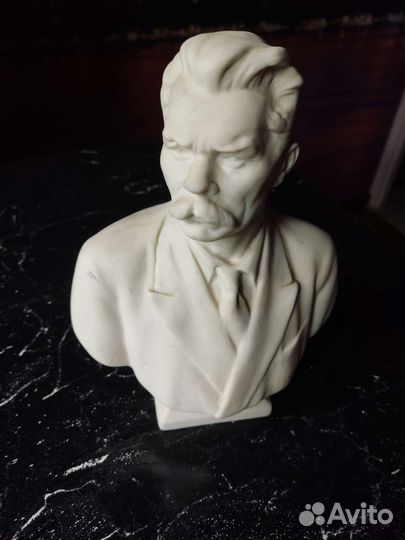 Бюст Горького