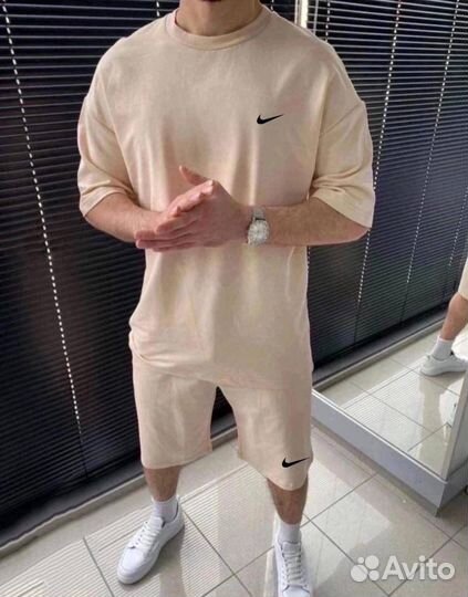 Мужской спортивный костюм