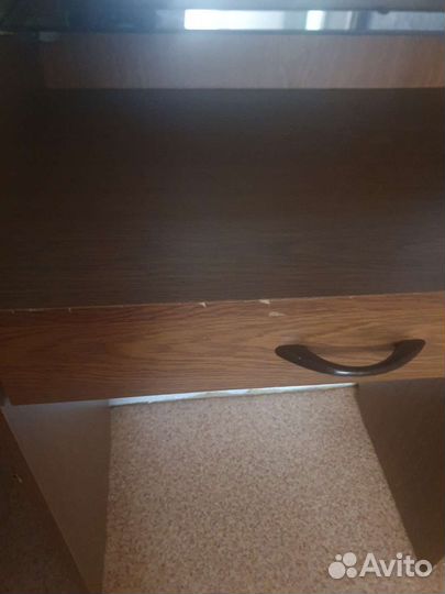 Туалетный столик с зеркалом