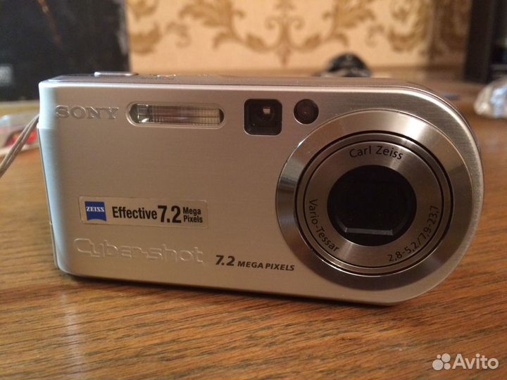 Цифровой фотоаппарат Sony