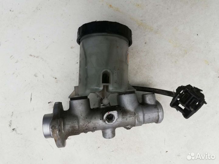 Главный тормозной цилиндр Mazda demio 1