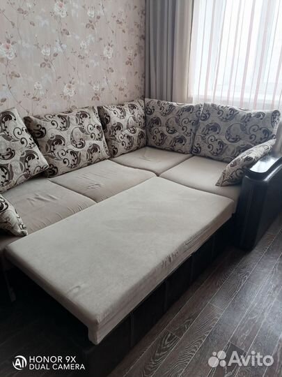 Кожаный угловой диван бу