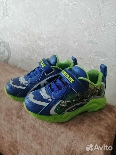 Кроссовки детские