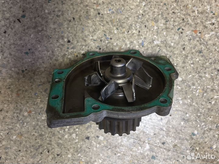 Насос водяной двигателя volvo (30713570) б.у