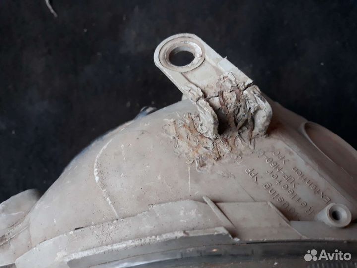 Фара передняя Celica st202