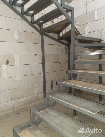 Лестница в частном доме / Металлокаркас