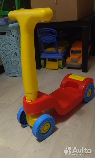 Самокат для малышей четырехколесный