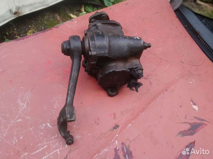 Рулевой редуктор на Мерседес 260SE 1990 г.в