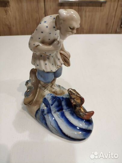 Статуэтка - Старик и Золотая рыбка, фарфор