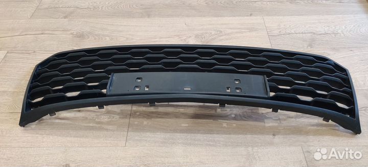 Решетка переднего бампер Mitsubishi Pajero Sport 3