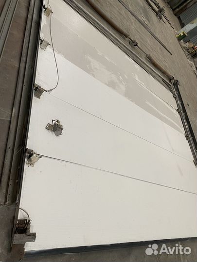 Гаражные секционные ворота