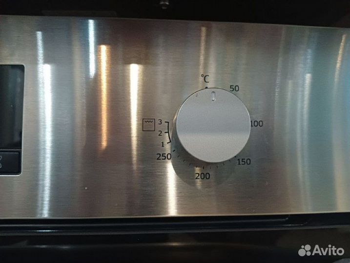 Духовой шкаф Samsung NV68R1310BS/WT электрический