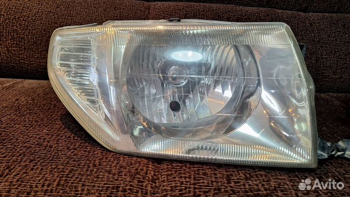 Фары Mitsubishi Pajero IO