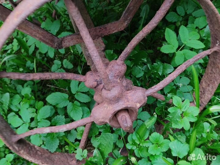 Старая металическая телега