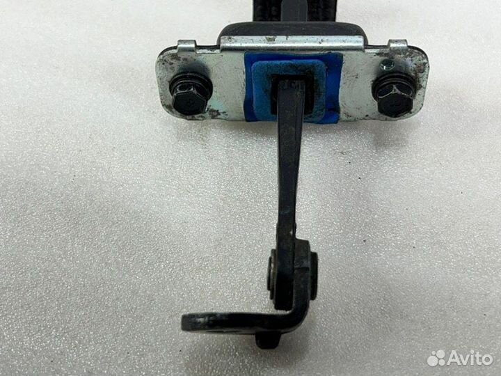 Ограничитель двери задний левый Kia Rio 2005-2011